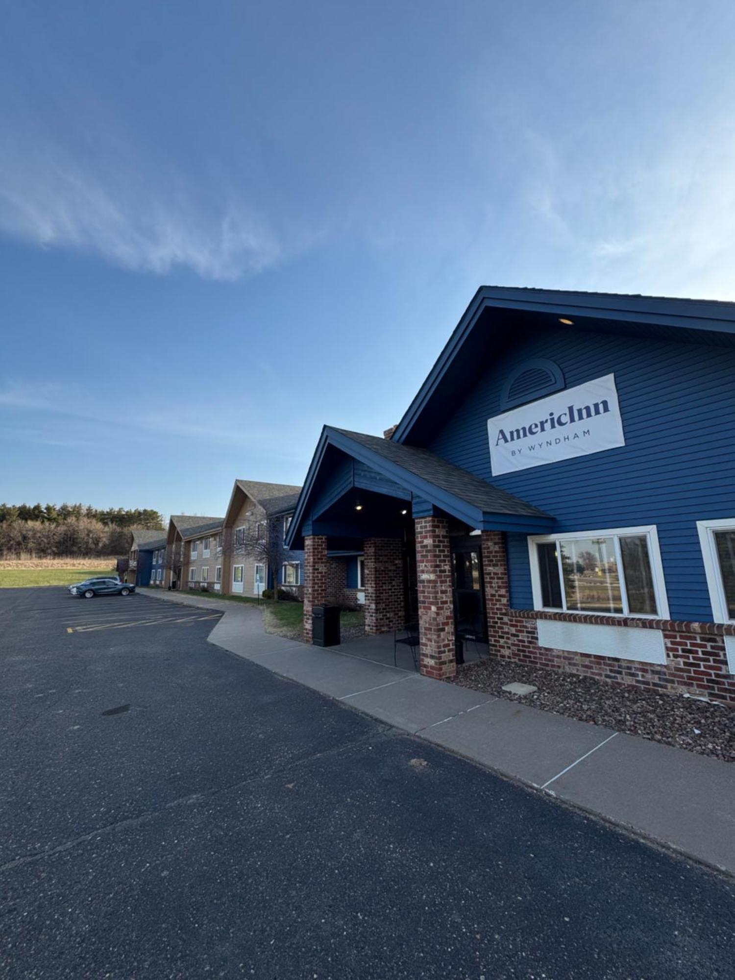 Americinn By Wyndham Baldwin Экстерьер фото