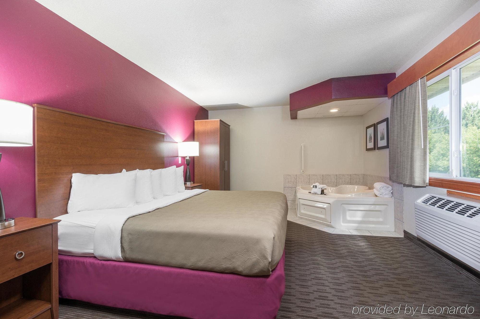 Americinn By Wyndham Baldwin Экстерьер фото