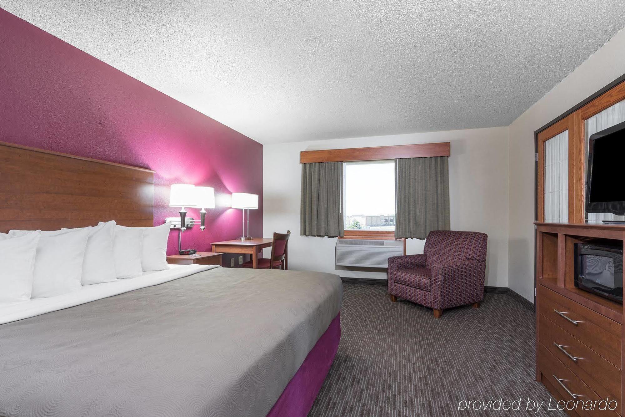 Americinn By Wyndham Baldwin Экстерьер фото