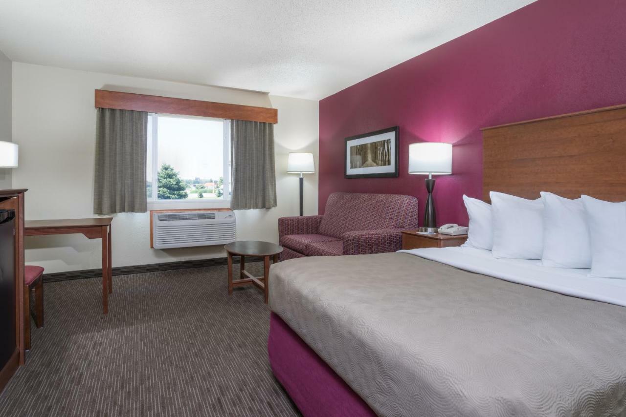 Americinn By Wyndham Baldwin Экстерьер фото